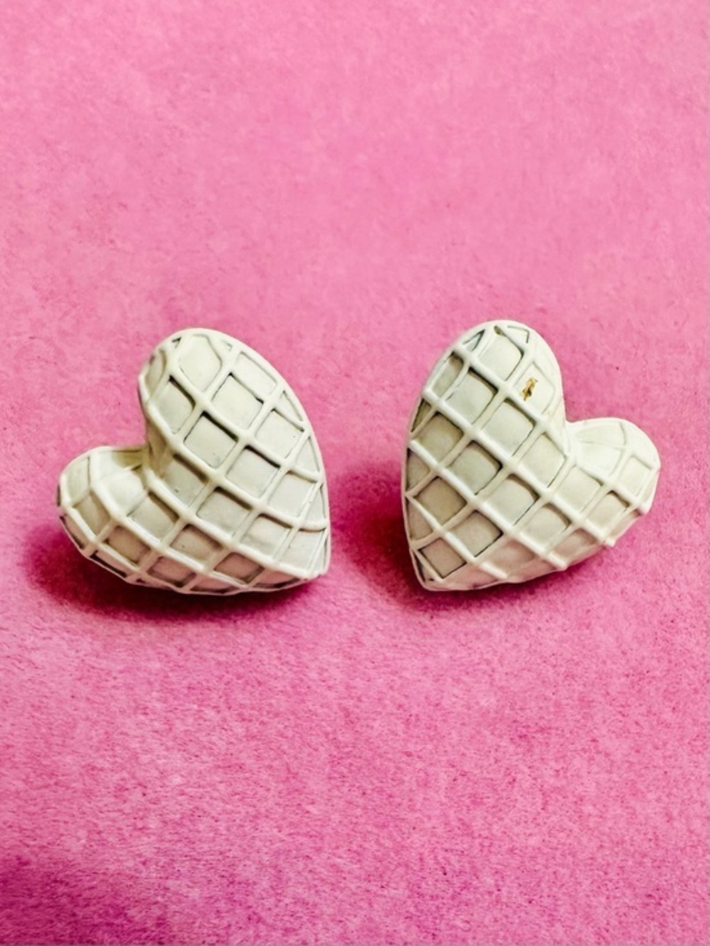 Vintage White Waffle Heart Stud Earrings